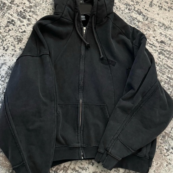 DARK GREY VETEMENTS ZIPUP - Picture 1 of 3